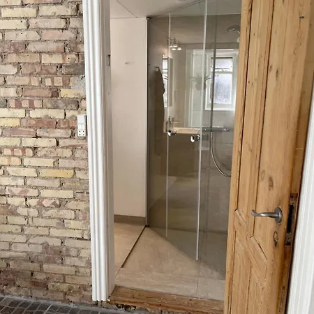 Lejlighed I Byhus Med Tekokken, Stue Og Bad Odense