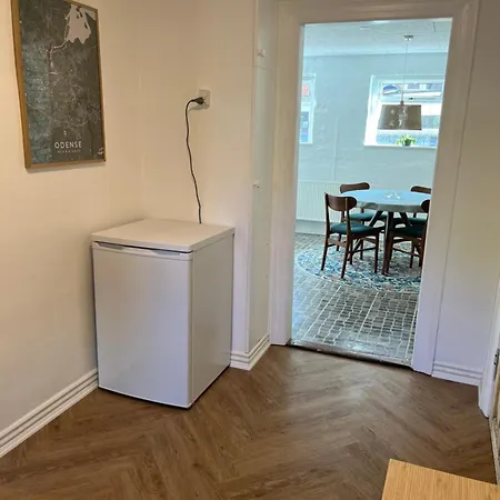 Lejlighed I Byhus Med Tekokken, Stue Og Bad Rum i privatbostad